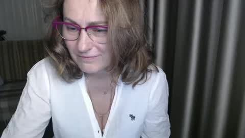 Lauraoven1 online show from 12.28.24