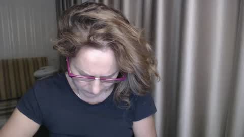 Lauraoven1 online show from 12.30.24