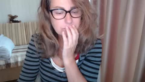 Lauraoven1 online show from 09.30.25