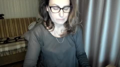 Lauraoven1 online show from 12.20.25