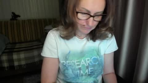 Snapshot of lauraoven1 chatting on 04.29.26 Lauraoven1 online show from 04.29.26