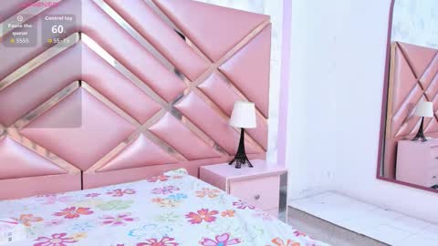 Snapshot of lauraroot chatting on 02.06.26 lauraroot online show from 02.06.26