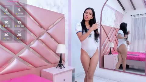 Snapshot of lauraroot chatting on 02.09.26 lauraroot online show from 02.09.26