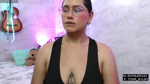 Snapshot of lauraruiz1 chatting on 05.25.26 Aleja online show from 05.25.26