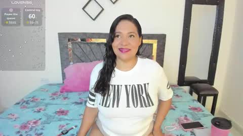 Snapshot of laurasofia01 chatting on 10.22.25 laurasofia01 online show from 10.22.25