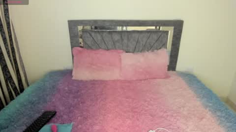 laurasofia01 online show from 04.15.26