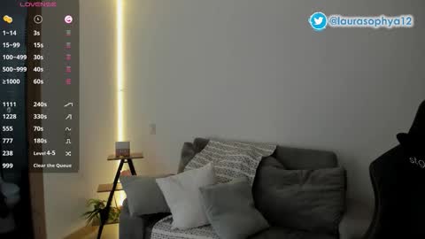 Laura online show from 11.18.25