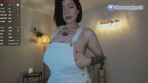 Snapshot of laurasophya chatting on 07.01.26 Laura online show from 07.01.26
