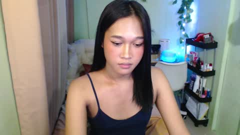 Snapshot of lauraxjose chatting on 02.10.25 jose and laura online show from 02.10.25