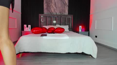 Lauren Weels online show from 02.14.26