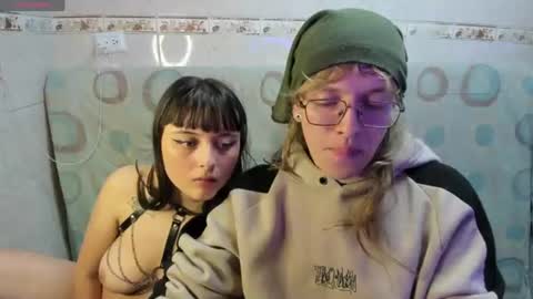 Snapshot of laureles6667 chatting on 06.19.26 Laures666 online show from 06.19.26