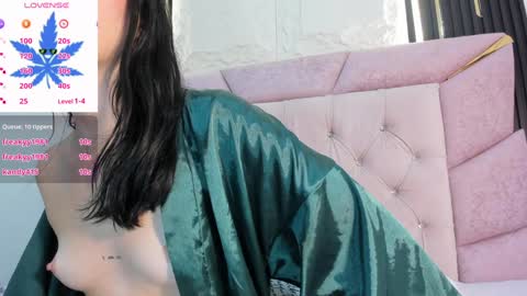 Laurem online show from 01.20.25