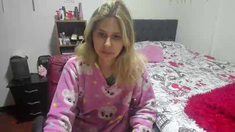Snapshot of lauren_ashlee chatting on 02.17.26 Lauren Independent model online show from 02.17.26