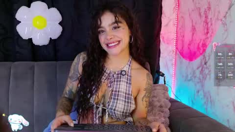 Snapshot of lauren_camila1 chatting on 05.21.26 Lau online show from 05.21.26