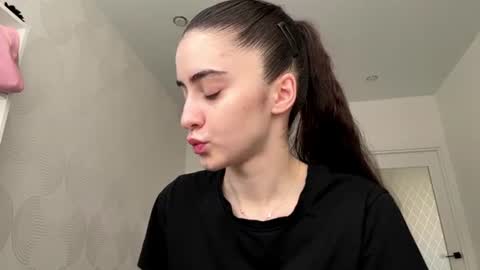 Snapshot of laurenadupuy chatting on 06.29.26 laurenadupuy online show from 06.29.26