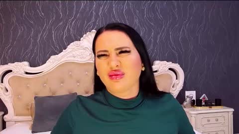 Laura online show from 09.13.25