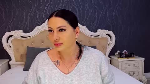 Laura online show from 11.06.25