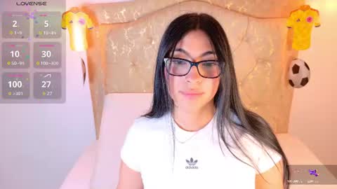 Snapshot of laurenn_smitth chatting on 06.18.26 laurenn_smitth online show from 06.18.26