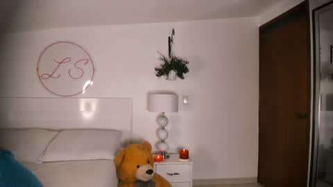 Lauren Saenz online show from 02.28.25