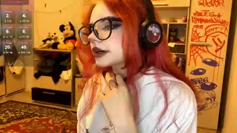Snapshot of laurettecipro chatting on 06.18.26 Eva online show from 06.18.26