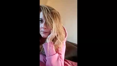 Snapshot of lauriehotxxx chatting on 04.14.26 lauriehotxxx online show from 04.14.26