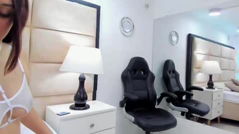 Laurin Rivas online show from 10.13.25