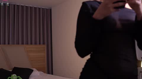 Snapshot of laurita_4 chatting on 11.08.25 laurita_4 online show from 11.08.25