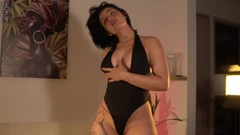 Snapshot of laurita_4 chatting on 05.21.26 laurita_4 online show from 05.21.26