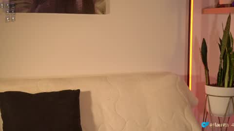 Snapshot of laurita_4 chatting on 06.23.26 laurita_4 online show from 06.23.26