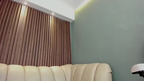 Lau Roberts online show from 02.21.25