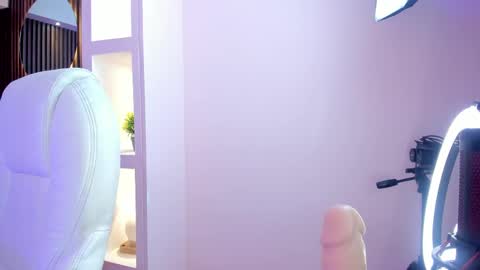 Lau Roberts online show from 03.12.25