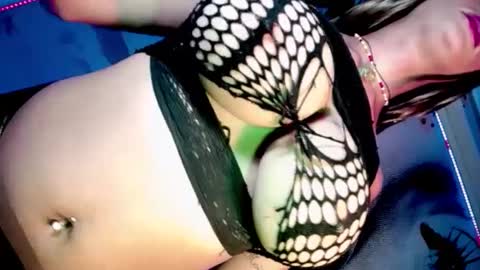 Snapshot of laurycamille chatting on 12.06.24 LauryCamille online show from 12.06.24