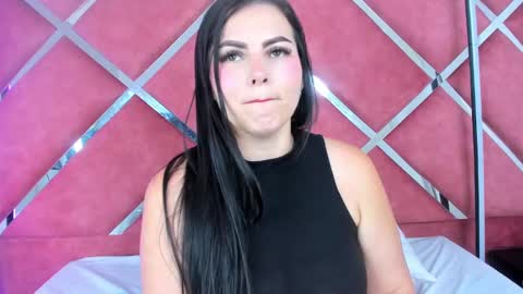 LauryJonson  online show from 01.15.25