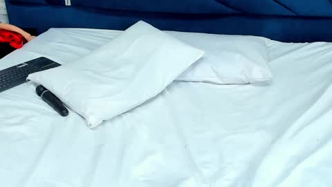 LauryJonson  online show from 02.11.25