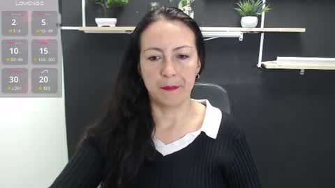 Snapshot of lauryn_jones chatting on 06.10.26 Laury online show from 06.10.26