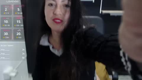 Snapshot of lauryn_jones chatting on 07.11.26 Laury online show from 07.11.26