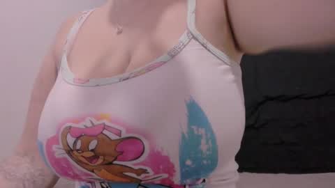 Snapshot of lauu_g chatting on 11.05.25 Lauu G online show from 11.05.25