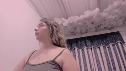 Snapshot of lauu_g chatting on 11.12.25 Lauu G online show from 11.12.25