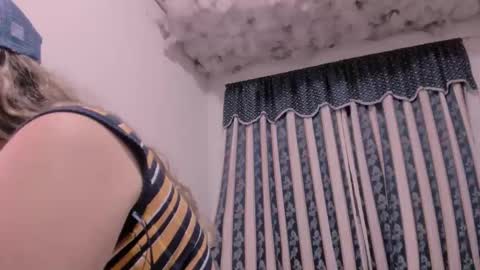 Snapshot of lauu_g chatting on 11.21.25 Lauu G online show from 11.21.25