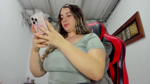 Snapshot of lauu_g chatting on 12.22.25 Lauu G online show from 12.22.25