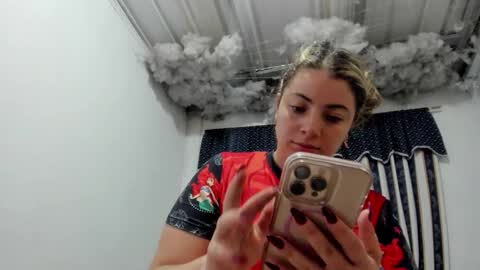 Snapshot of lauu_g chatting on 04.07.26 Lauu G online show from 04.07.26