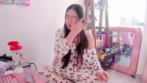 Snapshot of lauu_r chatting on 09.21.25 online show from 09.21.25