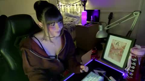 Lavenderrzz online show from 11.19.25