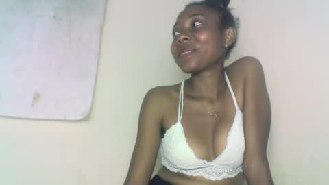 Snapshot of layannek chatting on 09.18.25 layannek online show from 09.18.25