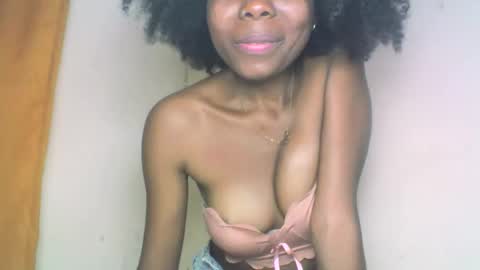 Snapshot of layannek chatting on 09.20.25 layannek online show from 09.20.25