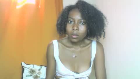 Snapshot of layannek chatting on 09.29.25 layannek online show from 09.29.25