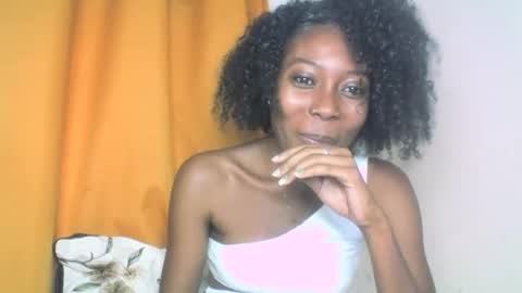 Snapshot of layannek chatting on 10.01.25 layannek online show from 10.01.25