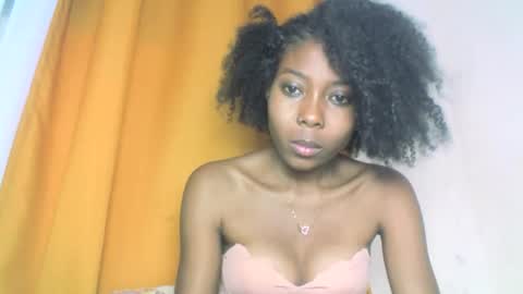 Snapshot of layannek chatting on 10.08.25 layannek online show from 10.08.25