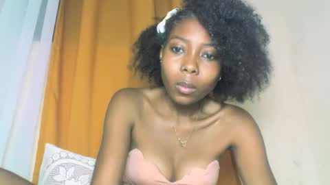 Snapshot of layannek chatting on 10.13.25 layannek online show from 10.13.25