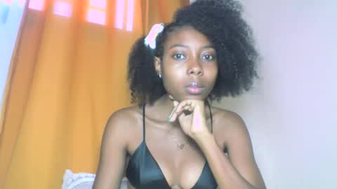 Snapshot of layannek chatting on 10.14.25 layannek online show from 10.14.25